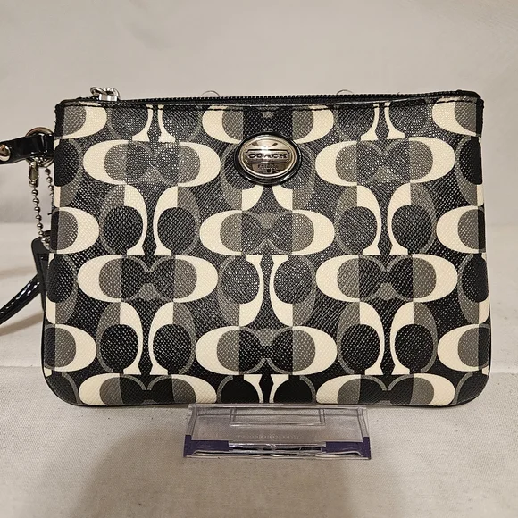 Coach Peyton Dream C Small Wristlet - EUC - Picture 5 of 7